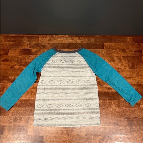 Boys Geo Print 3t Shirt; Boys 3t Shirt; Boys Old Navy Shirt; Boys Long Sleeves - Picture 5 of 7